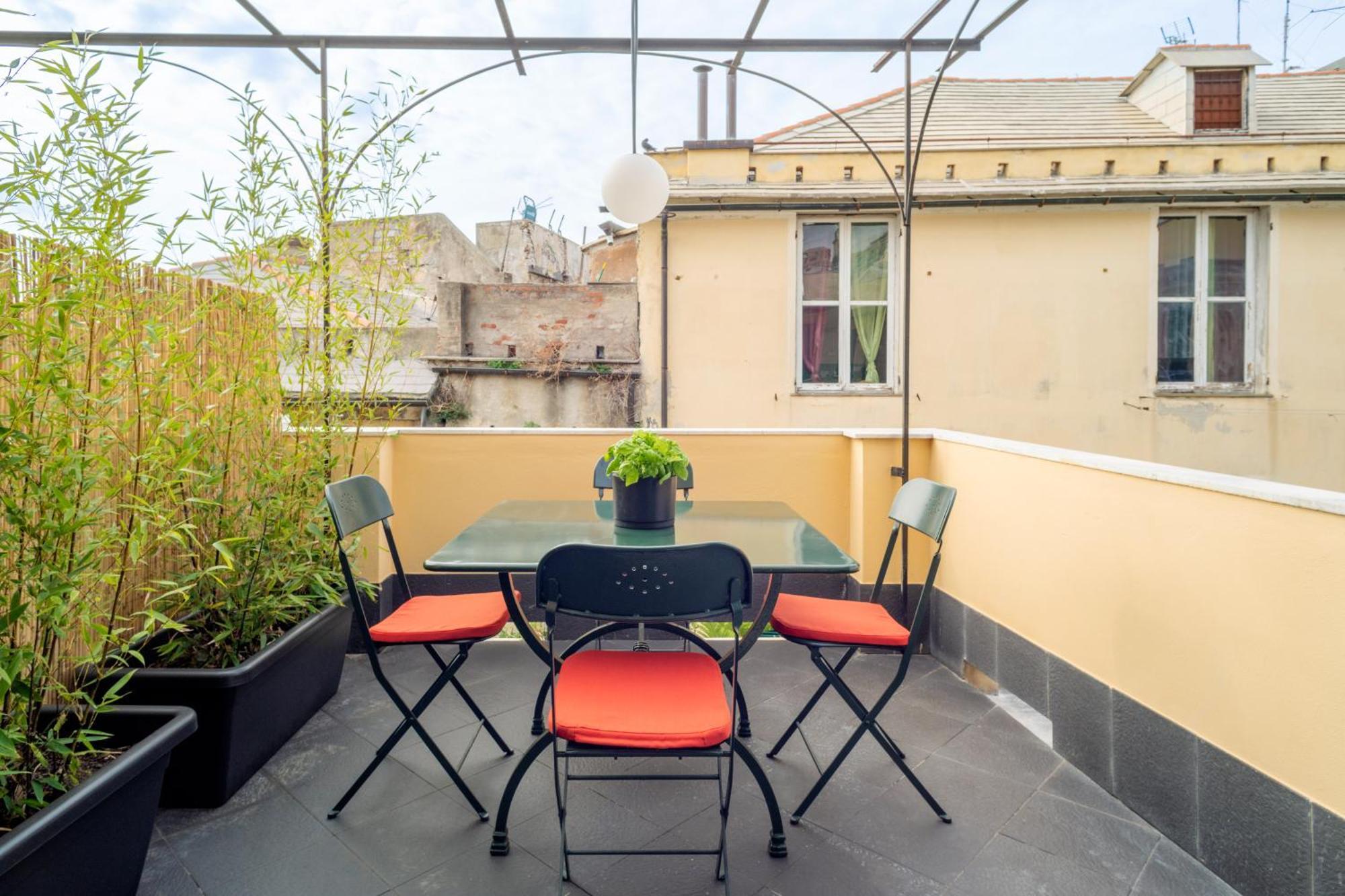 Cosy Apartment With Terrace Genoa Exterior photo